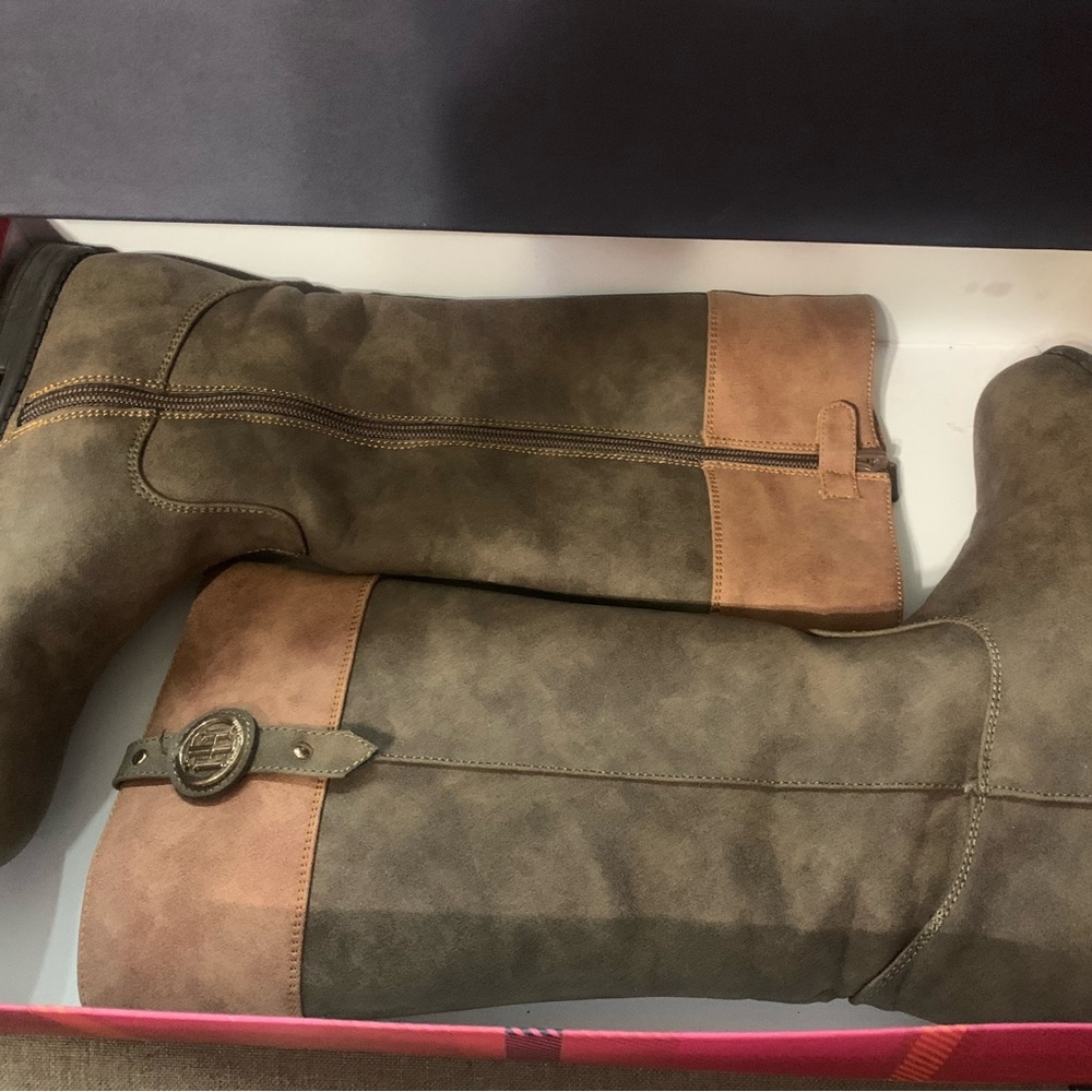 Boots - Picture 3 of 7